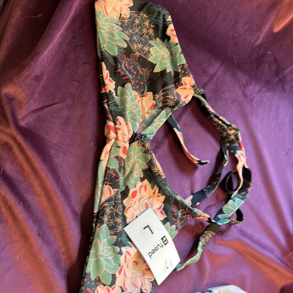 Nwt kohanaiki top large fused top succulove